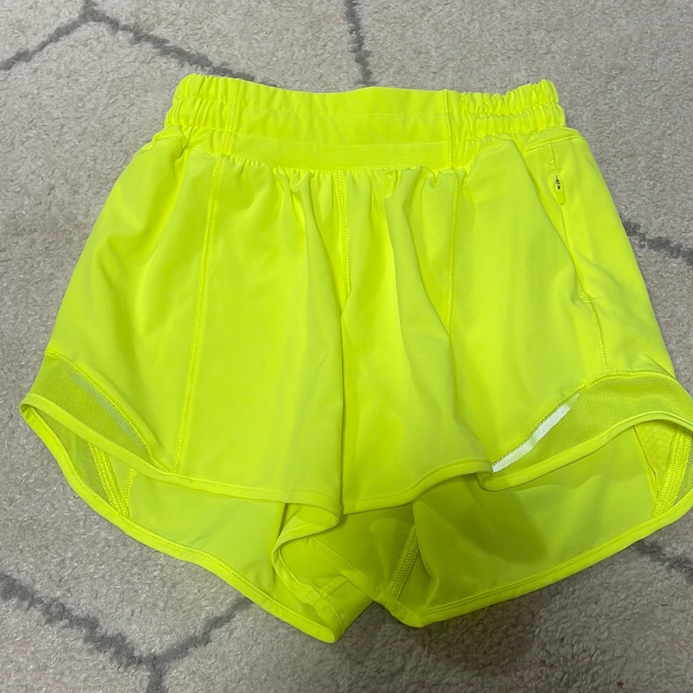 LULULEMON HIGHLIGHT YELLOW SHORTS SIZE 2 “4